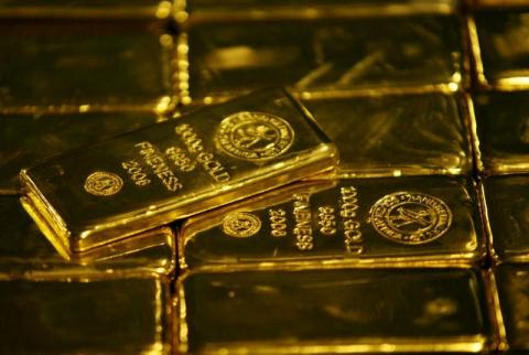 الذهب يهبط لأقل سعر في عام مع ارتفاع الدولار