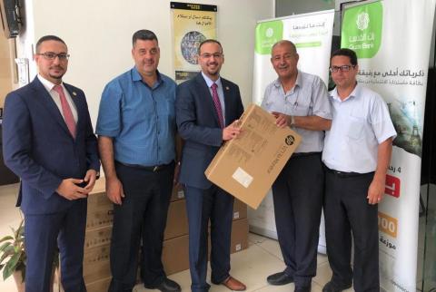 بنك القدس يتبرع بأجهزة حاسوب لمدرسة إحسان سمارة