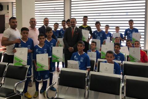 بنك القدس يقدم تبرعاً لأشبال فريق إرتاح الرياضي