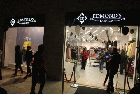 ماركة Edmond's Fashion الفلسطينية تتوسط الماركات العالمية في كيوسنتر روابي