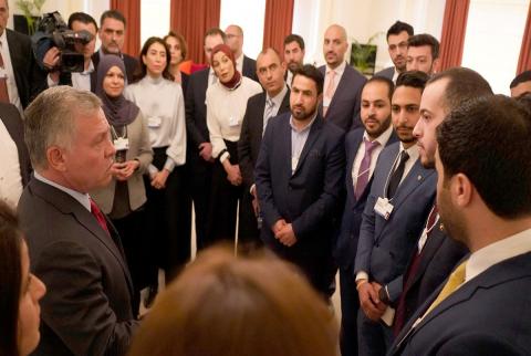 الملك عبد الله يلتقي مجموعة من الشباب والشابات الأردنيين الرياديين