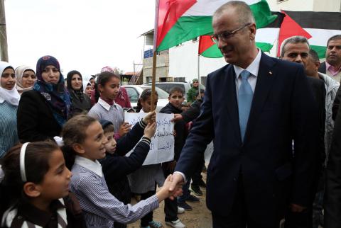 من الآن فصاعدًا-بإمكان المرأة الفلسطينية فتح حساب بنكي لأطفالها