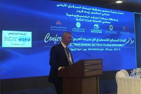 ممثل البنك العربي يلقي كلمته خلال الافتتاح البنك العربي يرعى مؤتمر اتحاد المصارف العربية حول القطاع المصرفي