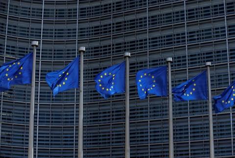 الاتحاد الأوروبي يساهم في دفع رواتب موظفي السلطة في الضفة