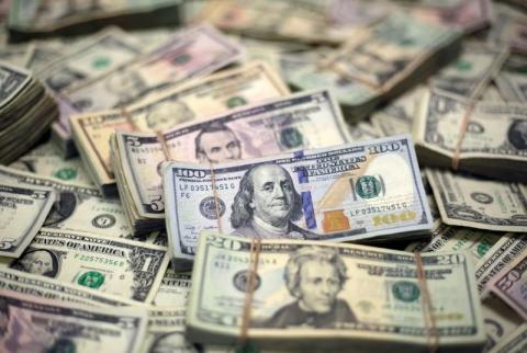 أوراق نقدية من فئة الدولار-أرشيف رويترز-صورة للتوضيح فقط استبدال التالف من العملات وإدخال الفكة الى قطاع غزة