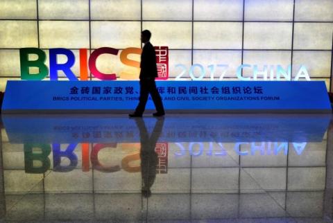 بنك بريكس يوافق على قرضين بقيمة 600 مليون دولار لمشاريع في جنوب أفريقيا والصين