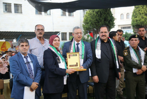 جانب من التكريم بنك القاهرة عمان يرعى حفل تكريم أوائل ’الإنجاز’ في طولكرم