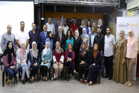 صورة جماعية للمشاركين في التدريب ’العمل’ تختتم دورة تدريبية لإعداد المدربين في مجال تنمية المهارات الحياتية
