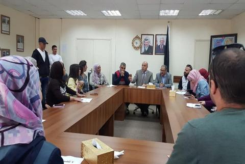 جانب من اللقاء وكيل وزارة العمل للمعتصمين: وجود قانون الضمان الاجتماعي ضروري!