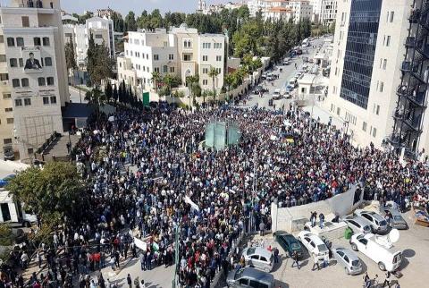 الحراك متواصل-تظاهرة حاشدة في رام الله تطالب بتأجيل تطبيق ’الضمان’