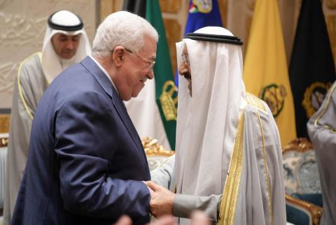 الرئيس محمود عباس، اثناء لقاء أمير الكويت صباح الاحمد جابر الصباح الأسبوع الماضي-تصوير ثائر غنايم الكويت تدعم الميزانية الفلسطينية بـ50 مليون دولار