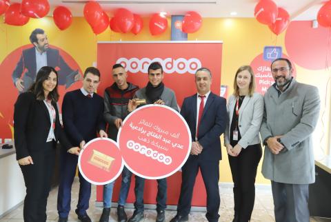 Ooredoo تقدم سبيكة ذهب للفائز بحملة ’جمّع حروف جائزتك’