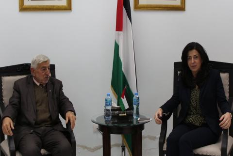 وزيرا الاقتصاد والزراعة خلال اجتماعهما وزيرا الاقتصاد والزراعة يدعوان للالتزام بمنع استيراد الخضار والفواكه والدواجن الإسرائيلية