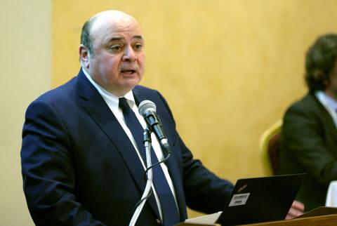 محافظ سلطة النقد عزام الشوا يلقي كلمته خلال المؤتمر-تصوير تامر بانا-وفا الشوا: القطاع المصرفي متين وقوي بالرغم من جميع التحديات