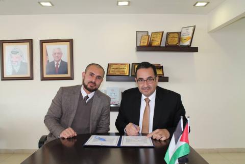 جانب من توقيع الاتفاقية سلطة الطاقة تمنح رخصة مؤقتة لمشروع طاقة شمسية في الظاهرية