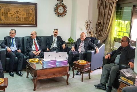 جانب من تسليم الأجهزة بنك القدس يتبرع بأجهزة لوحية لمديرية التربية والتعليم في الخليل