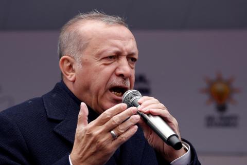 الرئيس التركي رجب طيب ارودغان يخطب في أنصاره في اسطنبول يوم 30 مارس آذار 2019. تصوير: مراد سيزار- رويترز انتكاسة أردوغان الانتخابية تضعف الأمل في إصلاحات اقتصادية كبرى بتركيا