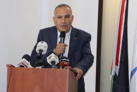 وزير الاتصالات وتكنولوجيا المعلومات اسحق سدر يتحدث خلال المؤتمر الصحفي وزارة الاتصالات تطلق خدمة تناقل الأرقام بين مشغلي الهاتف الخلوي