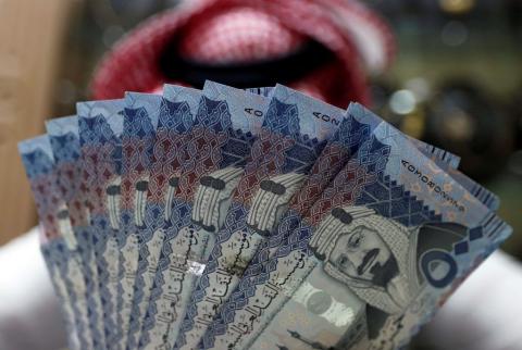 أوراق مالية فئة 500 ريال سعودي. صورة من أرشيف رويترز. دبي (رويترز) البنك المركزي السعودي يخفض الريبو، والريبو العكسي بمقدار 25 نقطة أساس