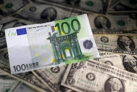 تعافي الدولار يدفع اليورو والاسترليني لأدنى مستوى في أكثر من عامين