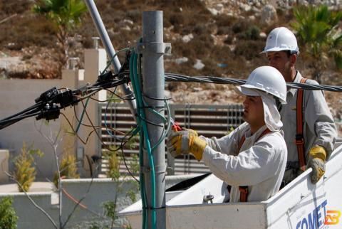 كهرباء القدس تستبدل مفاتيح كهربائية في الريحان وروابي
