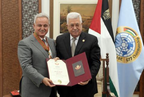 جانب من التكريم الرئيس يقلد وليد صايل ’نجمة الاستحقاق’ من وسام دولة فلسطين
