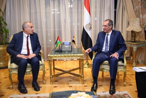 وزير الاتصالات يبحث التعاون مع نظيره المصري