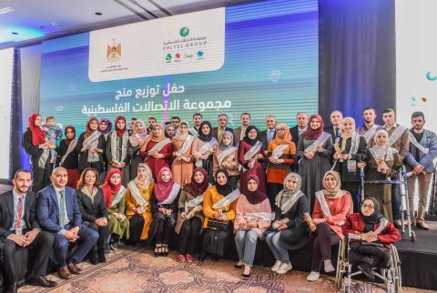 جانب من الحفل إعلان أسماء الطلبة المستفيدين من برنامج منح مجموعة الاتصالات للعام 2019