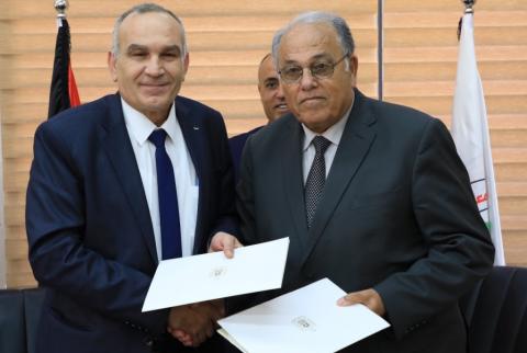 جانب من توقيع مذكرة التفاهم توقيع مذكرة تفاهم بين وزارة الاتصالات والجامعة العربية الأمريكية
