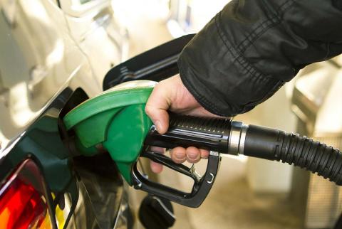 انخفاض سعر البنزين ولا تغيير في أسعار السولار والكاز والغاز