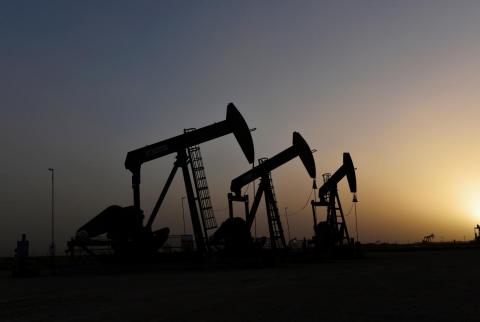 النفط ينزل صوب 65 دولارا مع انحسار توترات الشرق الأوسط