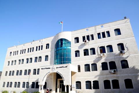 التربية: الإعلان عن استقدام معلمين فلسطينيين للعمل في قطر والمالديف