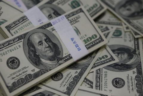 الدولار يهوي لقاع 7 أسابيع أمام الين بفعل تلميح لخفض الفائدة الأمريكية