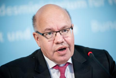 وزير الاقتصاد الألماني بيتر ألتماير في برلين يوم 8 أبريل نيسان 2020. صورة لرويترز من ممثل لوكالات الأنباء وزير الاقتصاد الألماني: يجب أن تحد أوروبا من اعتمادها على دول أخرى
