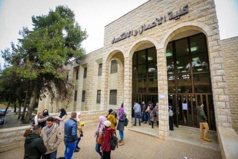 صورة توضيحية-كلية الأعمال والاقتصاد في جامعة بيرزيت تحديد معدلات القبول لدرجة البكالوريوس في مؤسسات التعليم العالي