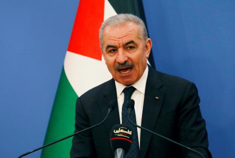رئيس الوزراء محمد اشتية-تصوير رويترز رئيس الوزراء يدعو الموظفين إلى ’الصبر والصمود’
