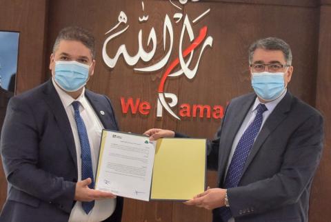 جانب من توقيع الاتفاقية توقيع اتفاقية تعاون بين Jawwal Pay وبلدية رام الله
