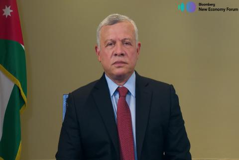 العاهل الأردني الملك عبدالله الثاني خلال مشاركته في المنتدى الملك عبدالله يدعو إلى تمكين الشركات الصغيرة والمتوسطة