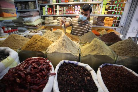 صورة توضيحية-محل عطارة في أحد أسواق غزة-تصوير وكالات الحايك: ’كورونا’ يكبد اقتصاد غزة خسائر بمليار دولار