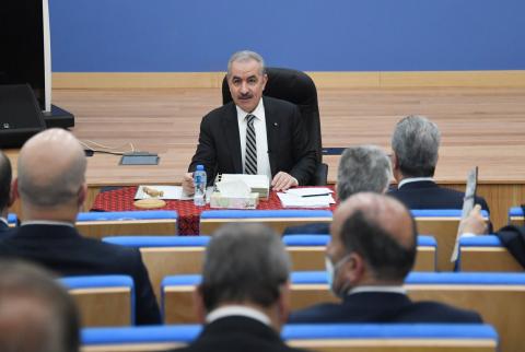 رئيس الوزراء محمد اشتية يترأس جلسة الحكومة الأسبوعية في رام الله الحكومة تصادق على تأجيل انتخابات الهيئات المحلية