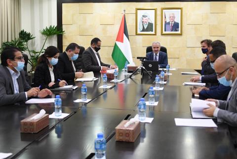 جانب من الاجتماع قطر والاتحاد الأوروبي يتعهدان بتوفير 85 مليون دولار لمشروع نقل الغاز إلى غزة