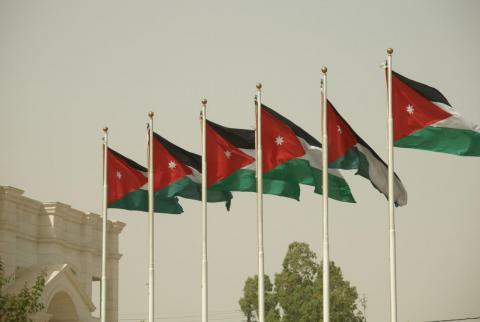 صورة توضيحية-أعلام أردنية-تصوير وكالات قائمة منتجات أردنية للتصدير إلى فلسطين