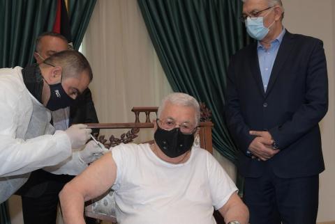 الرئيس محمود عباس يتلقى اللقاح المضاد لفيروس "كورونا" وزارة الصحة تطلق حملة التطعيم المجتمعية ضد فيروس كورونا