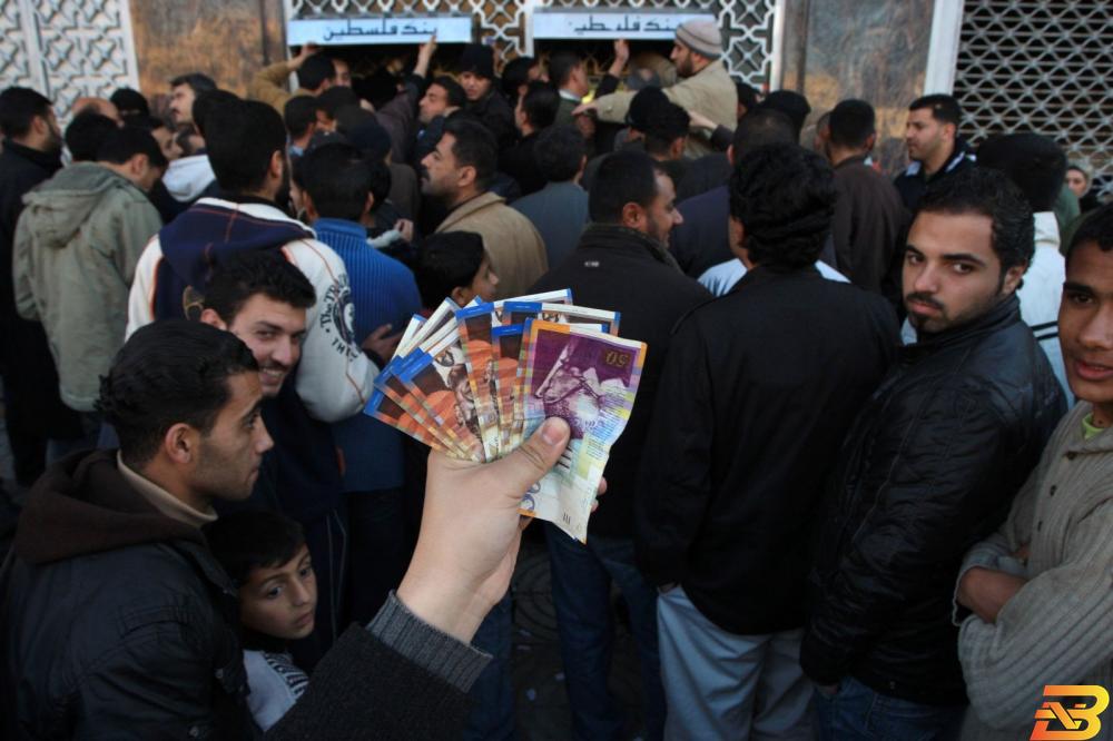 صورة من الأرشيف-تصوير وكالات بشرى للموظفين العموميين-"نزل الراتب"