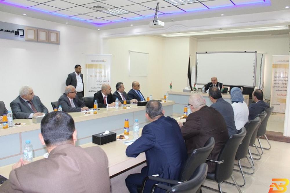 جانب من اللقاء محافظ سلطة النقد يلتقي في غزة بممثلي المصارف
