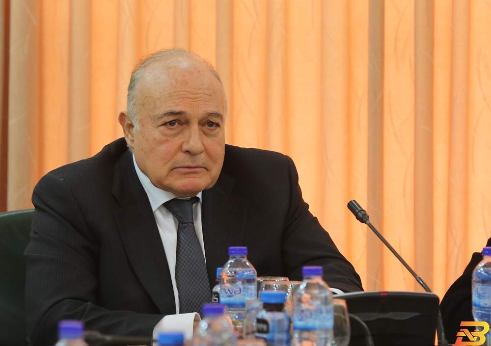 وزير المالية الفلسطيني د.شكري بشارة-أرشيف وفا بشارة: الوضع المالي سيبقى كما هو عليه طالما تحرمنا إسرائيل من التحكم بمواردنا الطبيعية