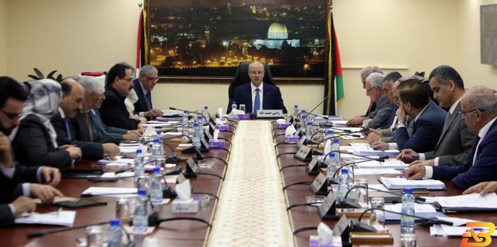 جانب من اجتماع الحكومة الفلسطينية في رام الله-تصوير معن خليفة الحكومة: مستعدون لإطلاق المرحلة الأولى من مشروع محطة التحلية في غزة
