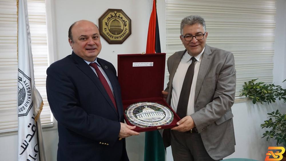 جانب من اللقاء بالصور، أبوكشك يبحث مع محافظ سلطة النقد سبل تعزيز التعاون المشترك
