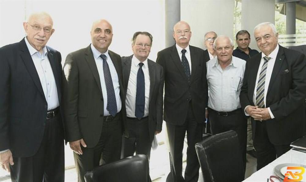 مشاركون في اللقاء لماذا التقى وزير العمل الفلسطيني بنظيره الإسرائيلي؟