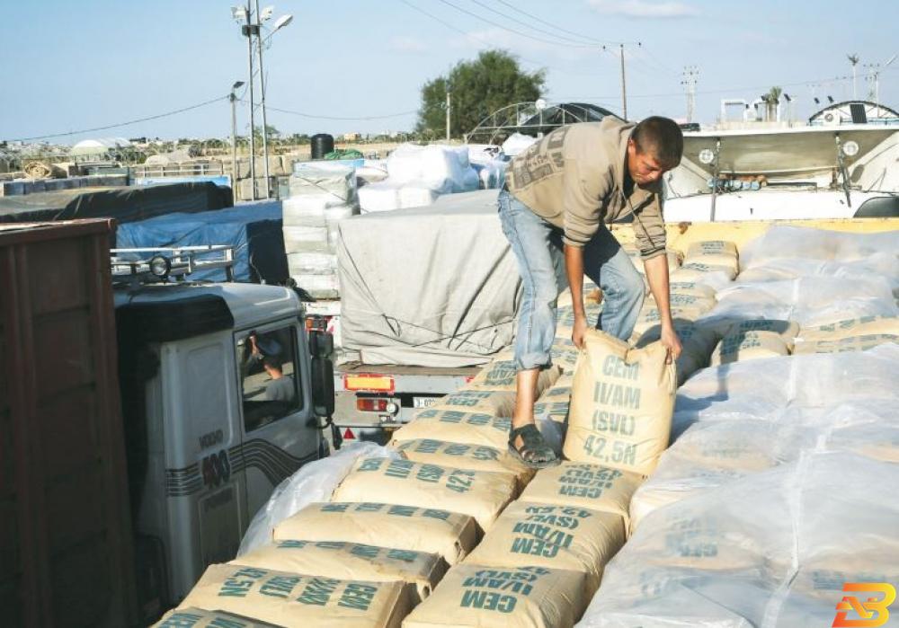 انخفاض غير مسبوق في كميات الإسمنت الواردة إلى قطاع غزة